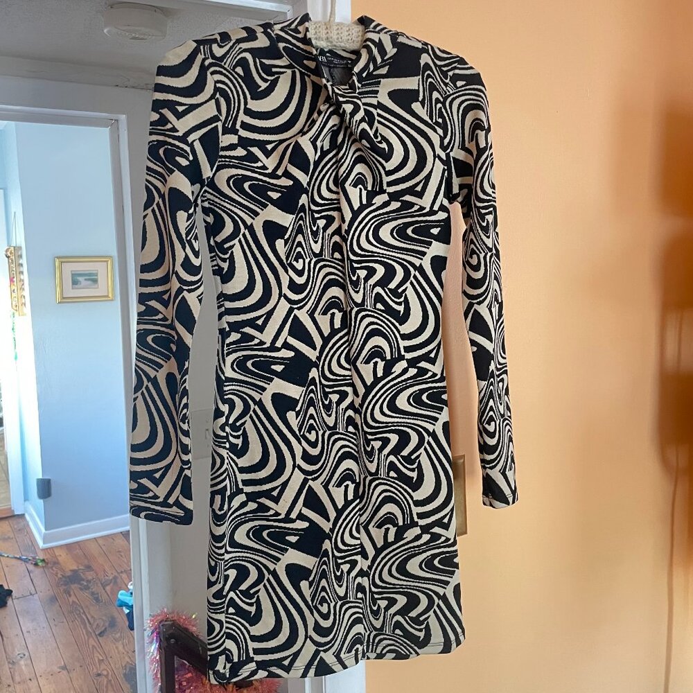 Zara Black & Tan Jacquard Swirl Print Knit Stretch Mini Dress